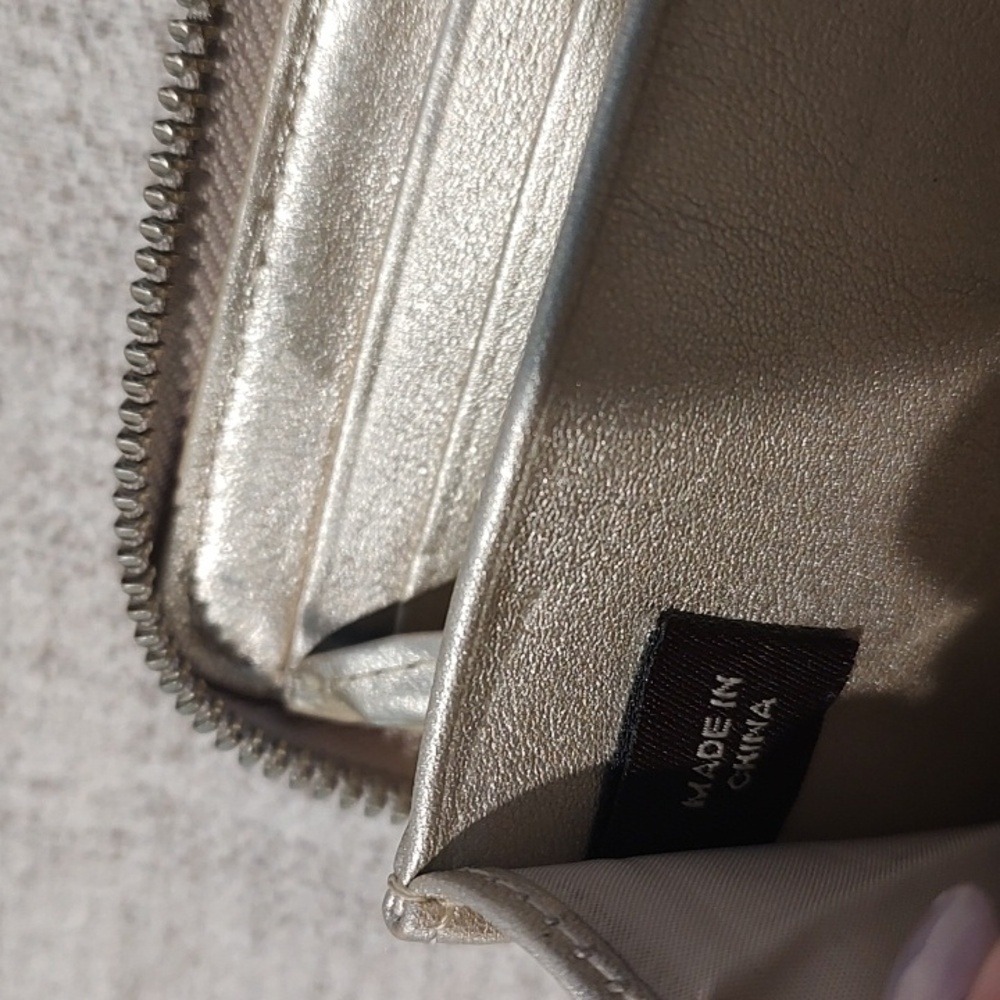 Coach Gold Patent Leather Wallet•Used•Color Transfer•Zippy Wallet - Picture 9 of 9